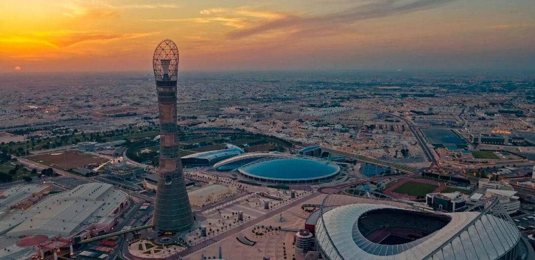 https://sportinsider.com.br/wp-content/uploads/2022/04/estadio-khalifa-internacional-o-unico-dos-oito-utilizados-na-copa-que-ja-existia-antes-localizado-na-1085x528.jpg