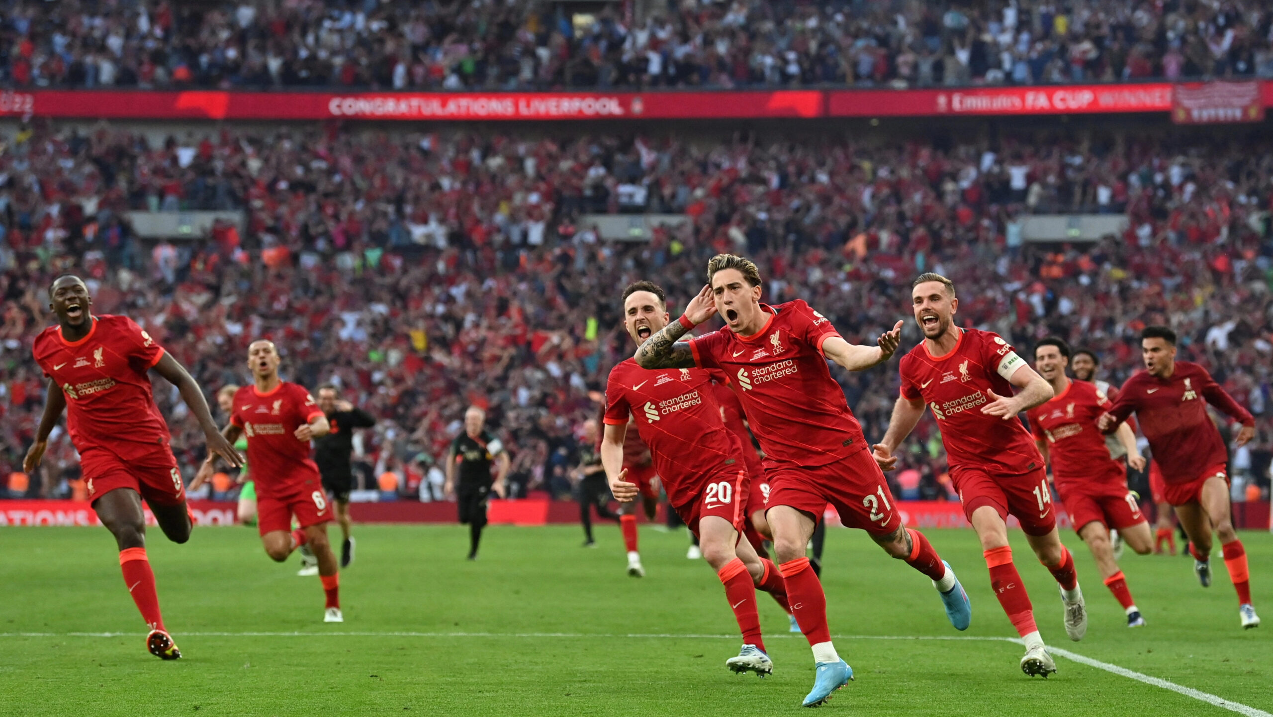 Futebol: Liverpool a um passo de vencer título na Inglaterra