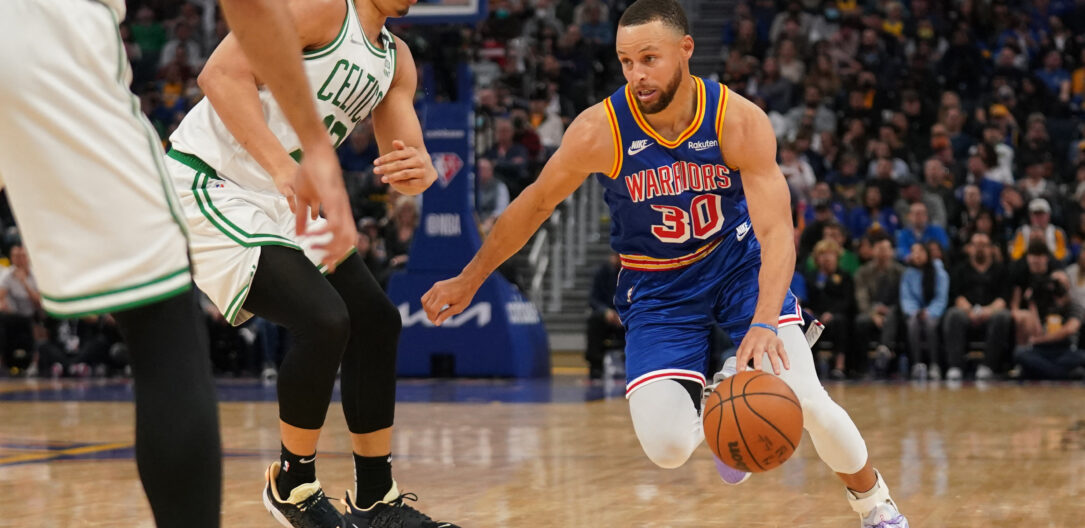 Filho do Stephen Curry on X: ADM está 2/2 apostando na NBA essa temporada.  Eu não sei pq, mas algo está me dizendo que essa noite é do Klay Thompson.  4 bolinhas