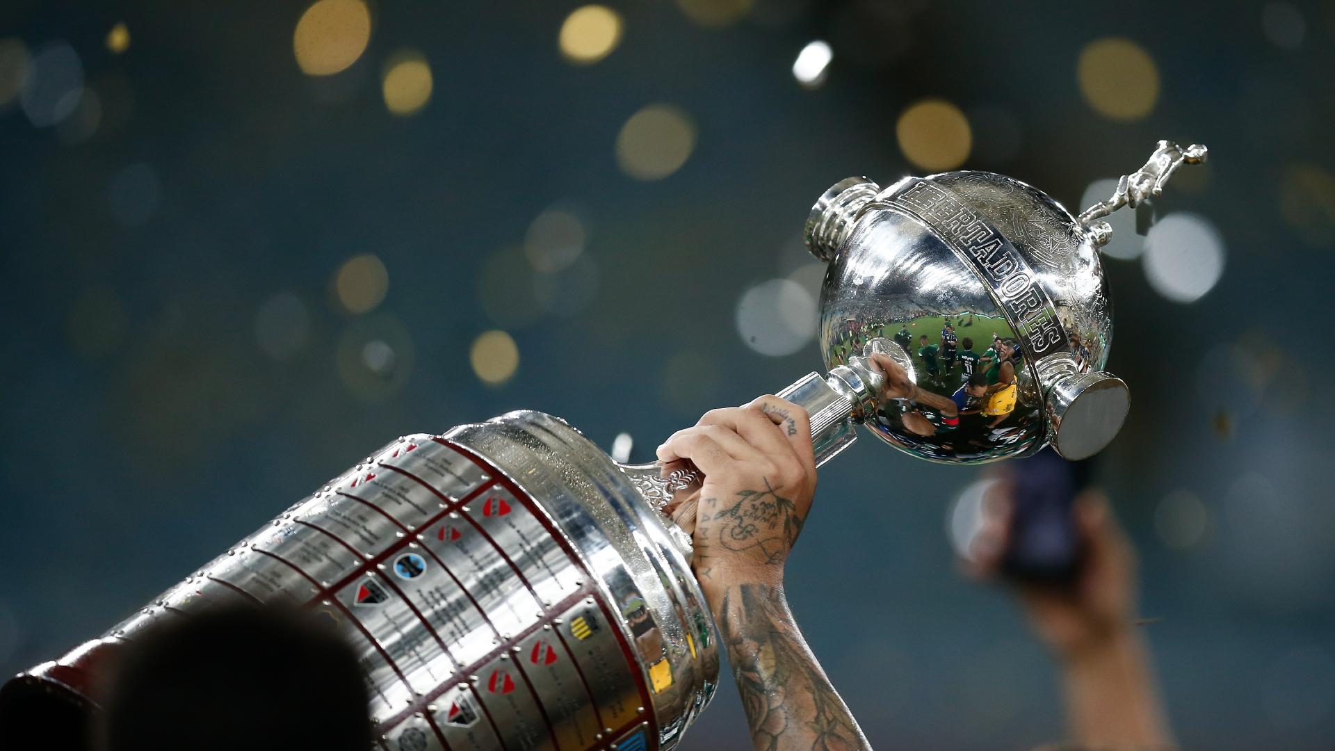 CONMEBOL Libertadores on X: 💪🏆🏆🏆 O @Independiente 🇦🇷 venceu a  #CopaSuruga e se tornou o sul-americano com mais títulos internacionais ao  lado do @BocaJrsOficial 🇦🇷. São 18 taças ao todo! A dupla