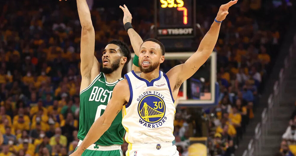 Curry faz 40 pontos e bate recorde de cestas de três na NBA