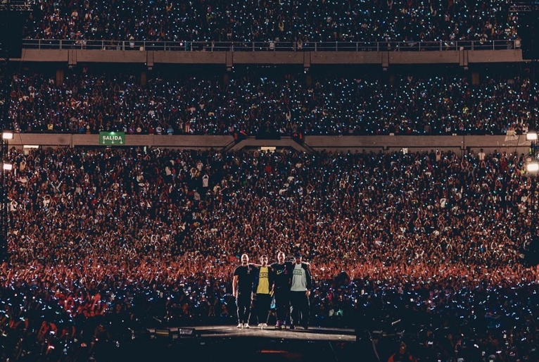 Coldplay entra em campo no Brasil: tudo sobre os shows no Morumbi e no Engenhão