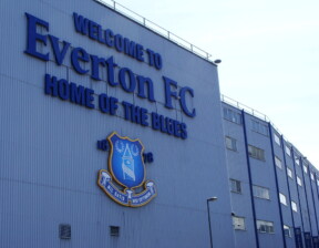 Venda do Everton FC enfrenta queda de valor e batalhas legais